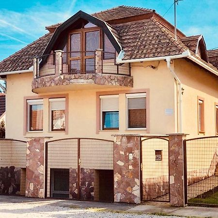 Aranylo Apartmanhaz Hajdúszoboszló Εξωτερικό φωτογραφία