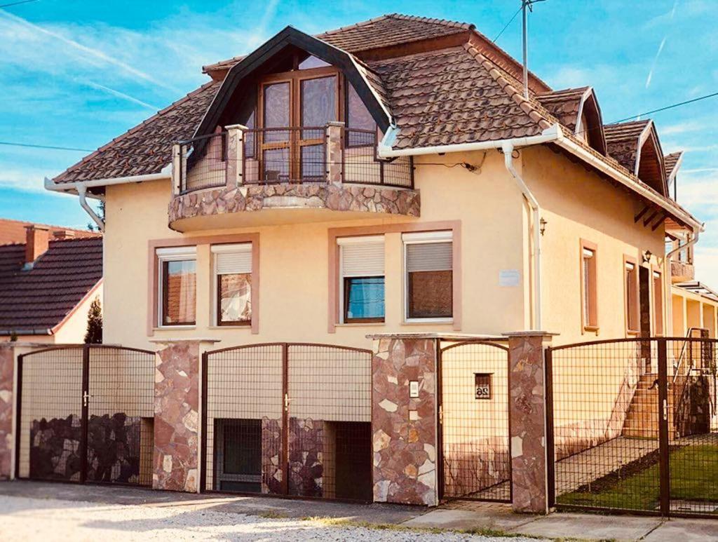 Aranylo Apartmanhaz Hajdúszoboszló Εξωτερικό φωτογραφία